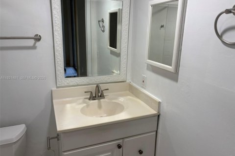 Condominio en alquiler en Miami, Florida, 2 dormitorios, 89.65 m2 № 1983536 - foto 20