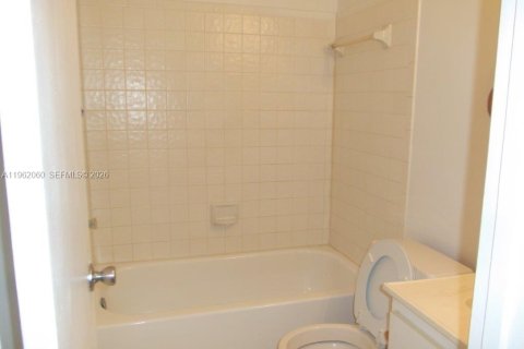 Copropriété à louer à Pembroke Pines, Floride: 2 chambres, 92.9 m2 № 2024803 - photo 13