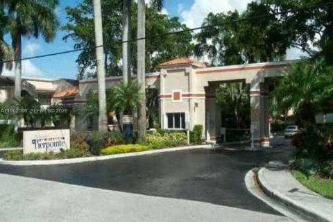 Copropriété à louer à Pembroke Pines, Floride: 2 chambres, 92.9 m2 № 2024803 - photo 15