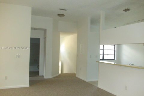 Copropriété à louer à Pembroke Pines, Floride: 2 chambres, 92.9 m2 № 2024803 - photo 6