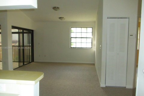 Copropriété à louer à Pembroke Pines, Floride: 2 chambres, 92.9 m2 № 2024803 - photo 9