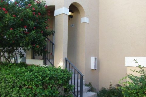 Copropriété à louer à Pembroke Pines, Floride: 2 chambres, 92.9 m2 № 2024803 - photo 2