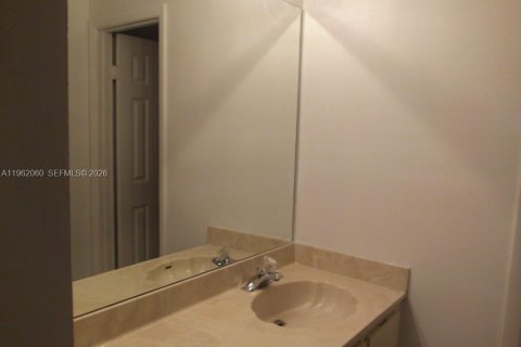 Copropriété à louer à Pembroke Pines, Floride: 2 chambres, 92.9 m2 № 2024803 - photo 14