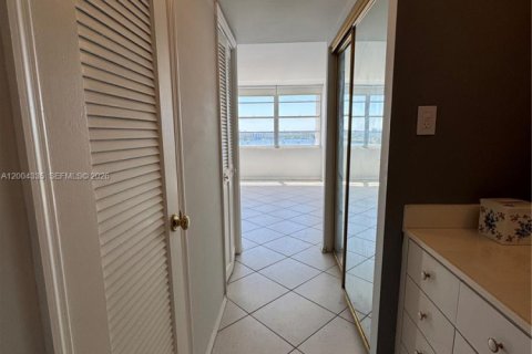 Apartment in Aventura, Florida 1 bedroom, 93.37 sq.m. № 2170509 - photo 22