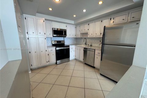 Apartment in Aventura, Florida 1 bedroom, 93.37 sq.m. № 2170509 - photo 4