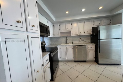 Apartment in Aventura, Florida 1 bedroom, 93.37 sq.m. № 2170509