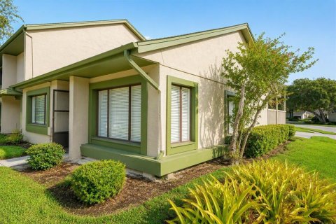 Condo in Temple Terrace, Florida, 2 bedrooms № 2360744