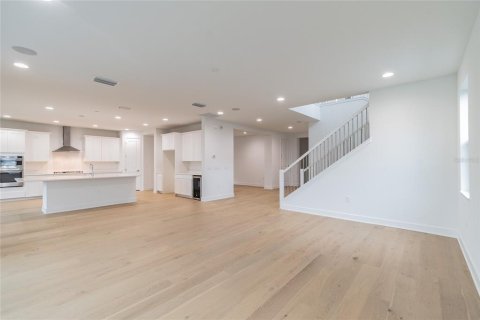 House in Tampa, Florida 5 bedrooms, 351.54 sq.m. № 1732920 - photo 6