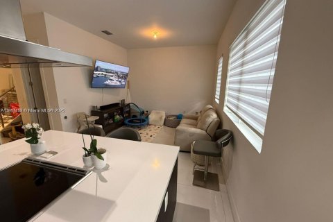 Adosado en venta en Doral, Florida, 4 dormitorios, 216.93 m2 № 1973541 - foto 25