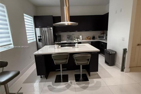 Adosado en venta en Doral, Florida, 4 dormitorios, 216.93 m2 № 1973541 - foto 4