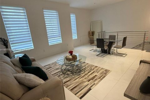 Adosado en venta en Doral, Florida, 4 dormitorios, 216.93 m2 № 1973541 - foto 7
