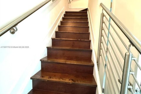 Adosado en venta en Doral, Florida, 4 dormitorios, 216.93 m2 № 1973541 - foto 12