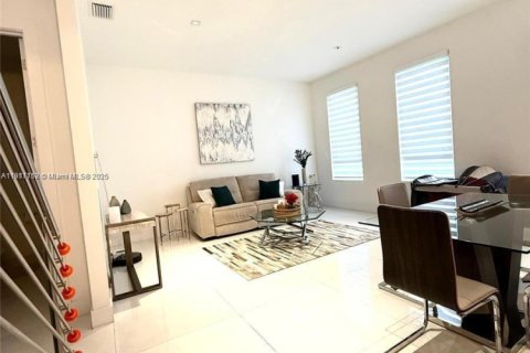 Adosado en venta en Doral, Florida, 4 dormitorios, 216.93 m2 № 1973541 - foto 8