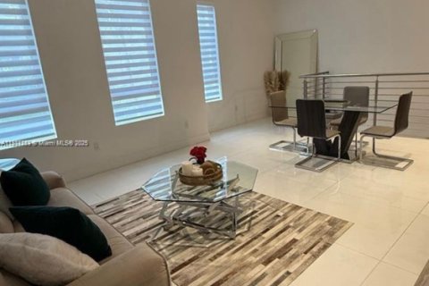 Adosado en venta en Doral, Florida, 4 dormitorios, 216.93 m2 № 1973541 - foto 18