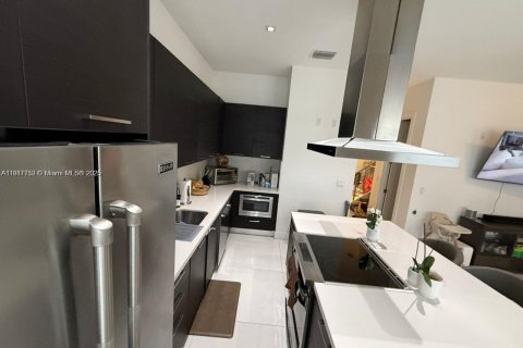 Adosado en venta en Doral, Florida, 4 dormitorios, 216.93 m2 № 1973541 - foto 28