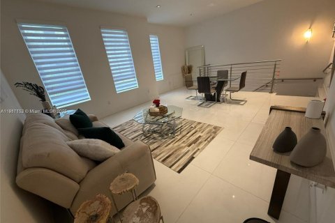 Adosado en venta en Doral, Florida, 4 dormitorios, 216.93 m2 № 1973541 - foto 11