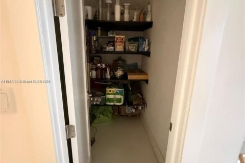 Adosado en venta en Doral, Florida, 4 dormitorios, 216.93 m2 № 1973541 - foto 10