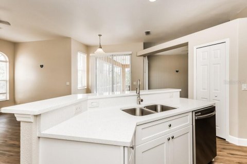 Villa ou maison à louer à North Port, Floride: 3 chambres, 170.01 m2 № 2100293 - photo 7