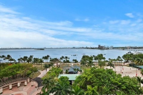 Condominio en venta en Miami, Florida, 3 dormitorios, 187.48 m2 № 2034650 - foto 8