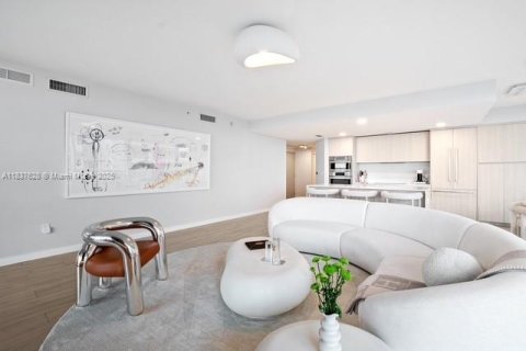 Condominio en venta en Miami, Florida, 3 dormitorios, 187.48 m2 № 2034650 - foto 12