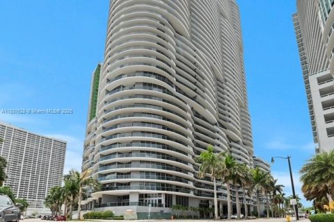 Condominio en Miami, Florida, 3 dormitorios  № 2034650