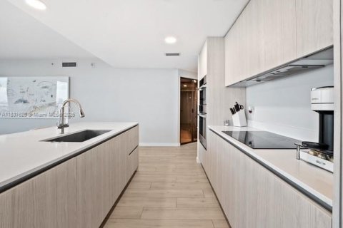 Condominio en venta en Miami, Florida, 3 dormitorios, 187.48 m2 № 2034650 - foto 16
