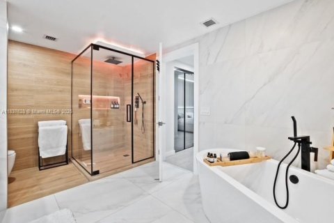 Condominio en venta en Miami, Florida, 3 dormitorios, 187.48 m2 № 2034650 - foto 26