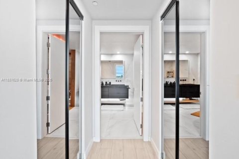 Condominio en venta en Miami, Florida, 3 dormitorios, 187.48 m2 № 2034650 - foto 25