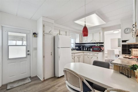 Appartement à louer à Largo, Floride: 2 chambres, 107.02 m2 № 2134774 - photo 2