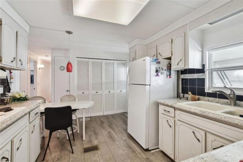 Appartement à louer à Largo, Floride: 2 chambres, 107.02 m2 № 2134774 - photo 3