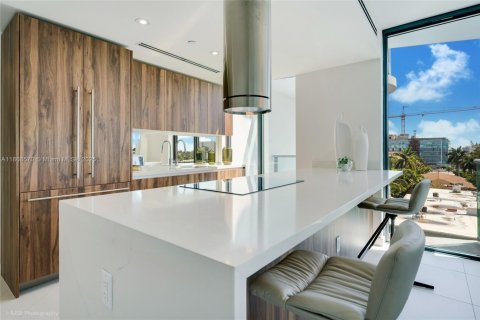Condo in Bal Harbour, Florida, 2 bedrooms  № 1922433 - photo 17