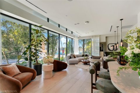 Condo in Bal Harbour, Florida, 2 bedrooms  № 1922433 - photo 9