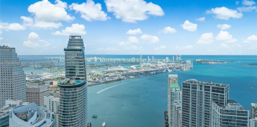 Кондоминиум с 3 спальнями в Майами, Флорида № 2054452