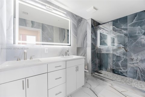 Купить кондоминиум в Майами, Флорида 3 спальни, 131.83м2, № 2054452 - фото 10