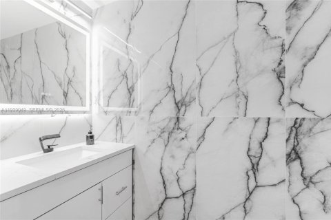 Купить кондоминиум в Майами, Флорида 3 спальни, 131.83м2, № 2054452 - фото 11