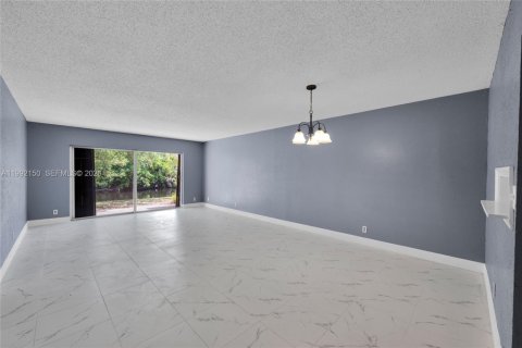 Купить кондоминиум в Лодерхилл, Флорида 2 спальни, 195.09м2, № 2062828 - фото 16