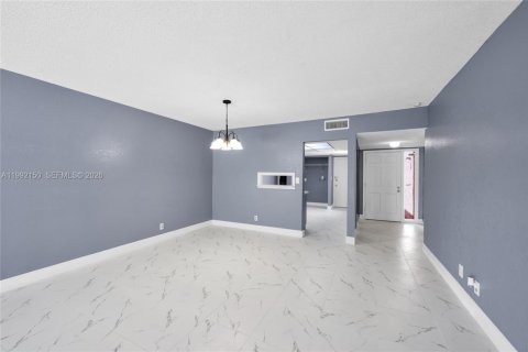 Купить кондоминиум в Лодерхилл, Флорида 2 спальни, 195.09м2, № 2062828 - фото 19