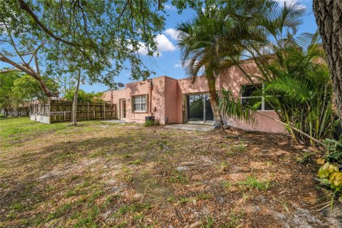 Купить кондоминиум в Лодерхилл, Флорида 2 спальни, 195.09м2, № 2062828 - фото 5