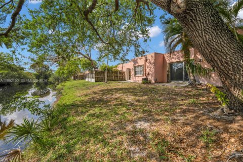 Купить кондоминиум в Лодерхилл, Флорида 2 спальни, 195.09м2, № 2062828 - фото 4