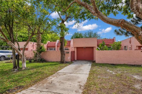 Купить кондоминиум в Лодерхилл, Флорида 2 спальни, 195.09м2, № 2062828 - фото 2