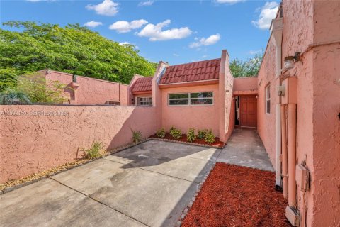 Купить кондоминиум в Лодерхилл, Флорида 2 спальни, 195.09м2, № 2062828 - фото 13