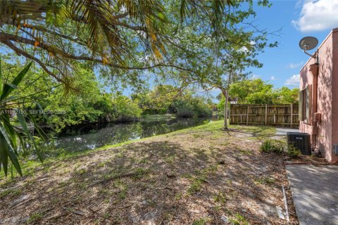 Купить кондоминиум в Лодерхилл, Флорида 2 спальни, 195.09м2, № 2062828 - фото 11