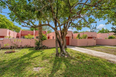 Купить кондоминиум в Лодерхилл, Флорида 2 спальни, 195.09м2, № 2062828 - фото 3