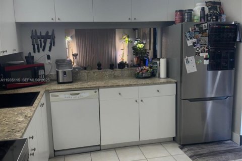 Condominio en venta en North Miami Beach, Florida, 2 dormitorios, 100.89 m2 № 1993280 - foto 4