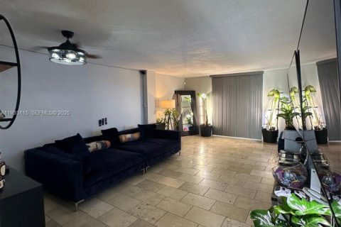 Condominio en venta en North Miami Beach, Florida, 2 dormitorios, 100.89 m2 № 1993280 - foto 2