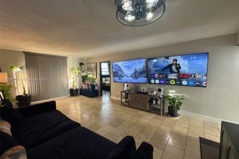 Condominio en venta en North Miami Beach, Florida, 2 dormitorios, 100.89 m2 № 1993280 - foto 9
