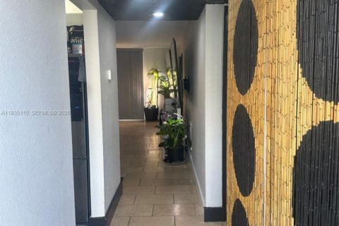 Condominio en venta en North Miami Beach, Florida, 2 dormitorios, 100.89 m2 № 1993280 - foto 11