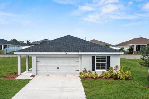 House in Lake Alfred, Florida 3 bedrooms, 149.11 sq.m. № 1912610 - photo 1
