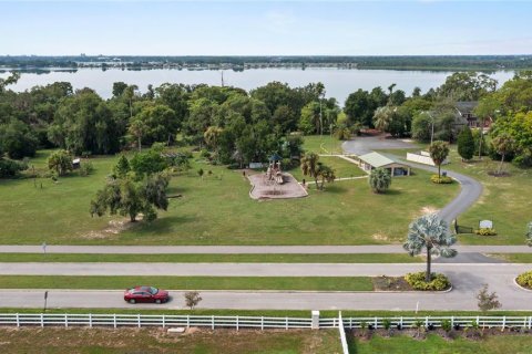House in Lake Alfred, Florida 3 bedrooms, 149.11 sq.m. № 1912610 - photo 26