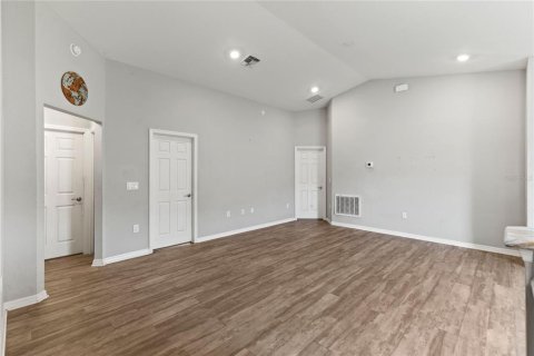 House in Lake Alfred, Florida 3 bedrooms, 149.11 sq.m. № 1912610 - photo 9